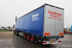 En ny 3 akslet gardintrailer til Vindelsbæk Transport A/S, 