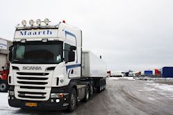 Flot hvid 4 akslet Kel-Berg tiptrailer til Maarth A/S, 