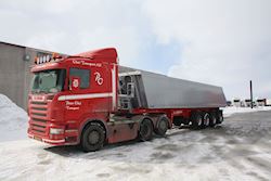 Fabriksny 4 akslet Kel-Berg tiptrailer til Obel Transport A/S, 