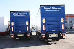 2 flotte nye 3 akslede Maxi Flex gardintrailere, ud af 6, til Mick handel & Transport, 