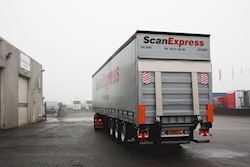Flot ny 3 akslet Kel-Berg Maxi Flex gardintrailer til Scan Express A/S, 