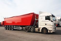 Rød flot 4 akslet Kel-Berg tiptrailer til Torben Bøgh ApS, 