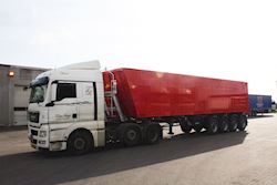 Rød flot 4 akslet Kel-Berg tiptrailer til Torben Bøgh ApS, 