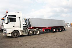 Første ud af tre nye Kel-Berg 4 akslet 37 m3 tiptrailer til KD Logistik ApS, 