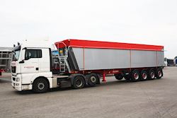 Ny og flot 4 akslet tiptrailer ud af to til Ny Endrupholm ApS, 