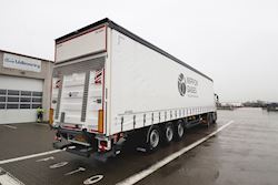 Anneberg Transport A/S med endnu en ny  Kel-Berg 3 akslet gardintrailer fra Lastas, 