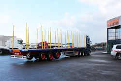Vognmand Poul Pedersen fabriksnye 3 akslede Kel-Berg skovtrailer, 