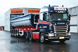 L.M. Transport, Ans A/S fabriksnye 4 akslet Kel-Berg rundtiptrailer, 