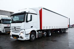 Ny 3 akslet Kel-Berg Maxi Flex gardintrailer med lift til EUT Transport & Logistik ApS, 