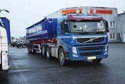 Flot ny 3 akslet Kel-Berg tiptrailer til KHM Transport ApS, 