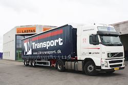 Ny flot 3 akslet Kel-Berg city gardintrailer med langboogie til LM Transport Ans A/S, 