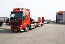 J Buhl & Sønner A/S køre foråret i møde med en ny 4 akslet Kel-Berg maskintrailer, 