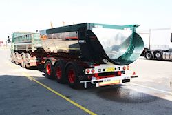 Flot ny rund 3 akslede Kel-Berg tipkærrer til Ans Vognmandsforretning A/S, 