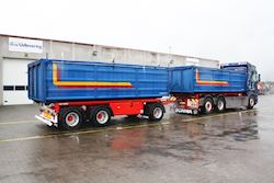 En nye 3 akslede overføringsanhængere med 3-vejs tip til Kurt Nielsen Transport, 