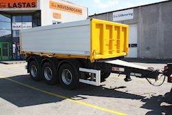 En fabriksny 3 akslet og 3-vejs Kel-Berg Tipkærre til Entreprenørfirmaet Jan Slott, 