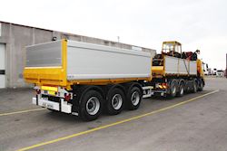 En fabriksny 3 akslet og 3-vejs Kel-Berg Tipkærre til Entreprenørfirmaet Jan Slott, 