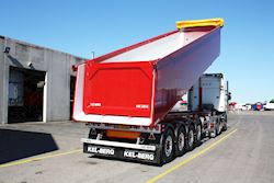 Flot ny 4 akslet Kel-Berg tiptrailer 37m3 med aut. rullepressenning til Lars Nielsen, 