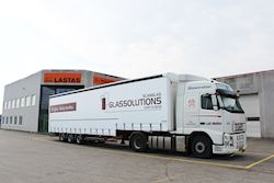 Ny flot Kel-Berg 3 akslet nedbygget gardintrailer til LM Transport Ans A/S, 