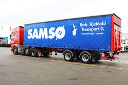 Ny flot 2 akslet Kel-Berg city gardintrailer udleveret til Brdr. Kjeldahl Transport I/S, 