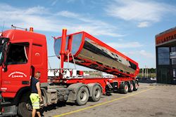 Flot ny Kel-Berg 3 akslet rund tiptrailer til Cronholt Transport A/S, 