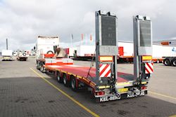 Flot Kel-Berg 3 akslet nedbygget hævedæk trailer udleveret til Stokholm Transport A/S, 