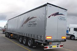 Ny flot Kel-Berg Maxi Flex gardintrailer udleveret til Mikael Olesen - ejer af M. Transport, 