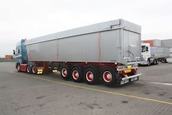 Flot ny Kel-Berg 4 akslet tiptrailer udleveret til Vognmand Claus Skøtt ApS, 