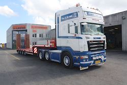 Flot Kel-Berg 4 akslet maskintrailer nedbygget med ramper udleveret til DSV Transort A/S, 