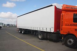 Flot ny Kel-Berg 2 akslet city-gardintrailer udleveret til Børge Møller Transport, 