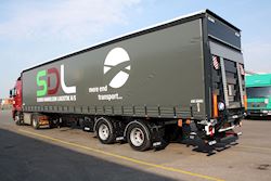 Flot Kel-Berg 2 akslet city-gardintrailer udleveret til Schou-Danielsen Logistik A/S, 