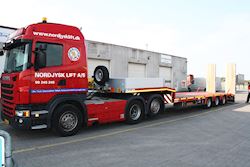 Flot Kel-Berg 3 aks. nedb. trailer med enkelt udtræk udleveret til Nordjysk Lift A/S, 