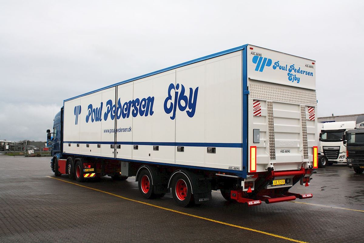 Endnu en flot ny KelBerg 2 aks. cityfoldedørstrailer til Vognmand