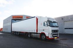 Flot Kel-Berg 3 akslet Maxi-Flexi gardintrailer til Billund Express A/S, 