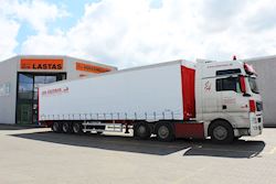 En ny flot Kel-Berg 3 akslet gardintrailer til Jan Åkerman Transport A/S, 