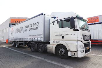 Lastas har leveret ny Kel-Berg 2 akslet city gardintrailer med truck-beslag til TJW Fragt A/S