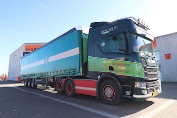 Lastas har leveret en ny Kel-Berg 3 akslet gardintrailer til Demstrup Autotransport 