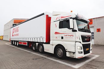 Engsig Transport ApS med tre nye Kel-Berg 3 akslet gardintrailere leveret af Lastas