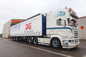 Lastas har leveret fem flotte nye Kel-Berg  gardintrailere til DKI Logistics A/S