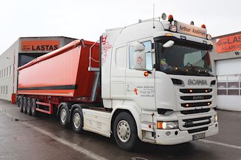 Arthur Andersen Transport ApS med to nye Kel-Berg 4 akslet tiptrailer 56 m3 