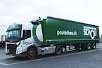 Poul Schou A/S med en fabriksny Kel-Berg  2 akslet city gardintrailer leveret af Lastas