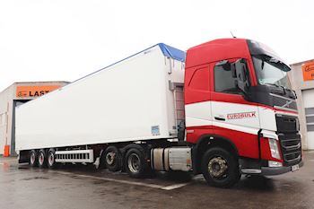 3 nye Kel-Berg/Knapen 3 akslet Walking Floor trailer udleveret til Eurobulk Logistics A/S