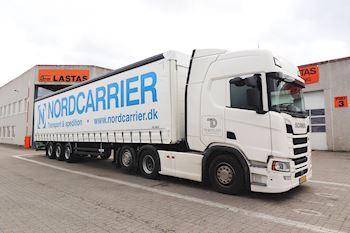 Lastas har leveret en ny Kel-Berg 3 akslet  maxi flexi gardintrailer til Nordcarrier A/S