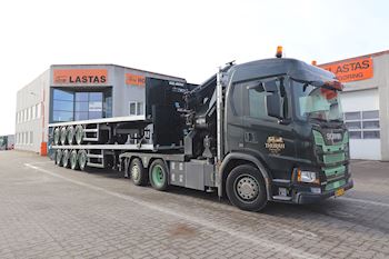 Thurah Transport A/S med 2 nye Kel-Berg  4 akslet sværlasttrailere fra Lastas