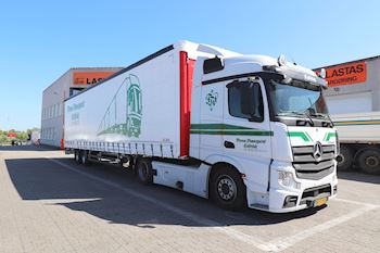 Kel-Berg 2 akslet mega gardintrailer leveret til Firmatransport Østbirk ApS fra Lastas