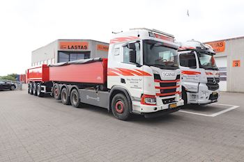 2 nye Kel-Berg 3 akslet 24 tons bagtipkærre  fra Lastas til Viborg Renovation ApS