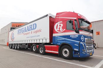 Lastas har leveret en ny Kel-Berg 4 akslet  gardintrailer til Rygaard Transport & Logistic A/S