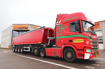 Ny Kel-Berg 4 akslet tiptrailer 37 m3 leveret  til Jens Konrad A/S