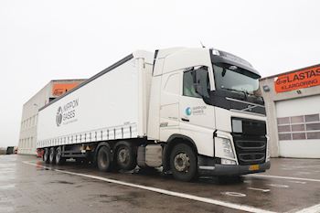 Anneberg Transport A/S med endnu en ny  Kel-Berg 3 akslet gardintrailer fra Lastas