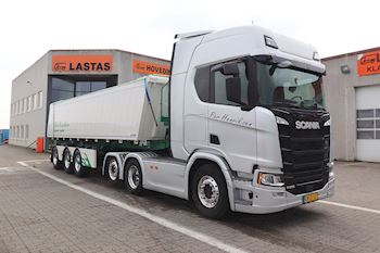 Ny super flot Kel-Berg 3 akslet tiptrailer 31 m3 til Per Henriksen ApS leveret af Lastas