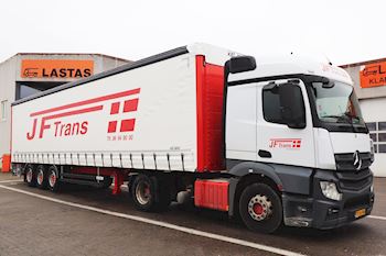 Lastas har leveret en ny Kel-Berg 3 akslet  maxi flexi gardintrailer til J.F. Trans 